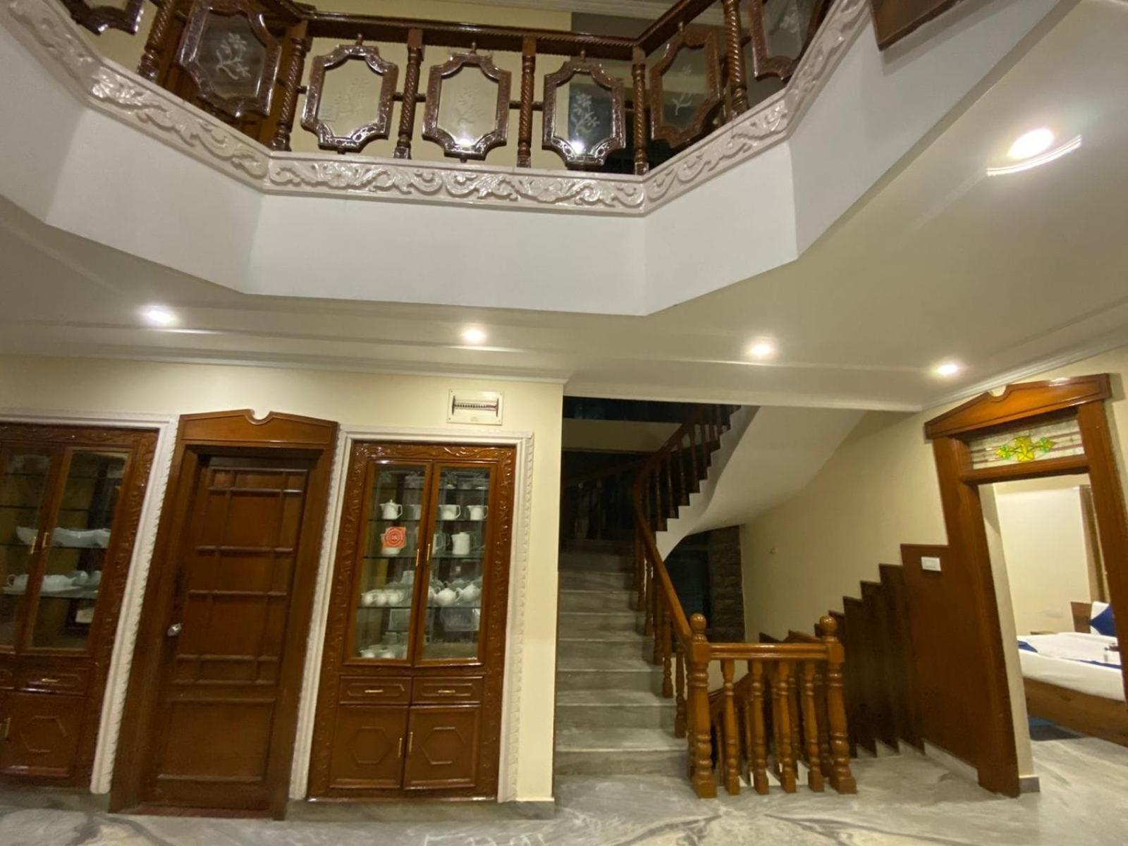היידראבד Hotel Kp Suites Metro מראה חיצוני תמונה